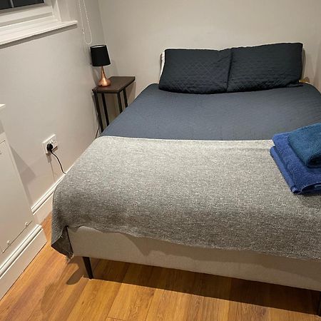 2 Bedroom Apartment Chiswick Park Tube Station Londen Buitenkant foto