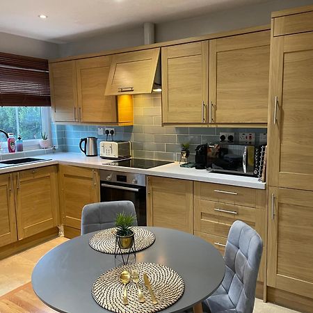 2 Bedroom Apartment Chiswick Park Tube Station Londen Buitenkant foto