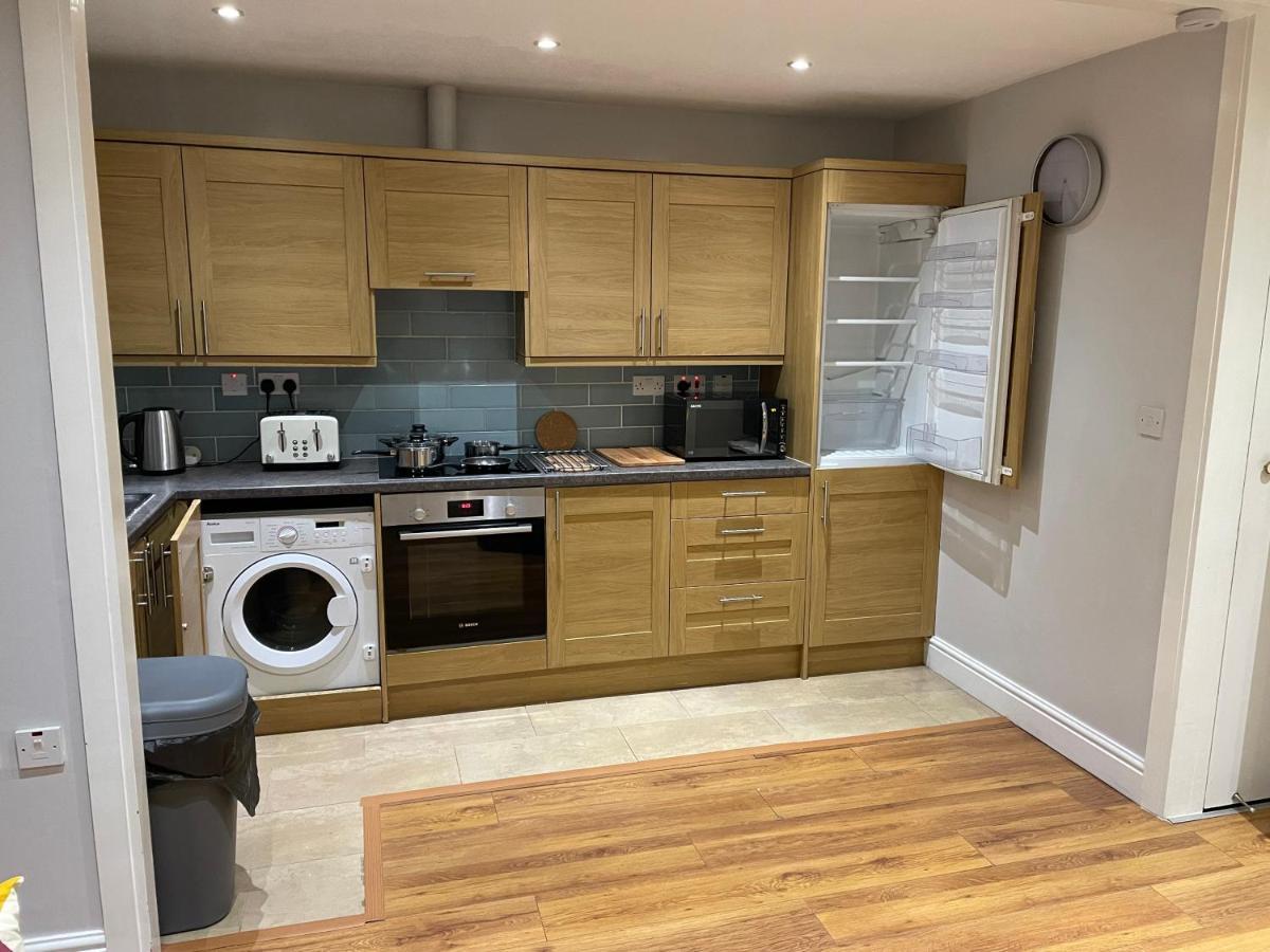 2 Bedroom Apartment Chiswick Park Tube Station Londen Buitenkant foto