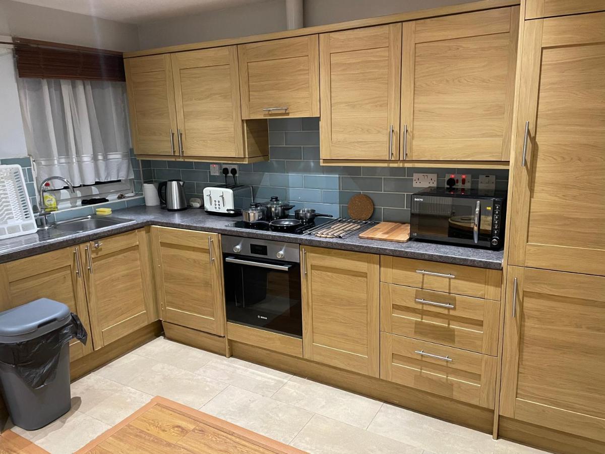 2 Bedroom Apartment Chiswick Park Tube Station Londen Buitenkant foto