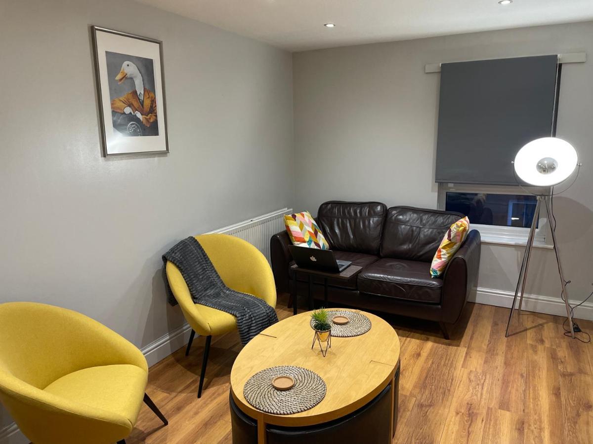 2 Bedroom Apartment Chiswick Park Tube Station Londen Buitenkant foto