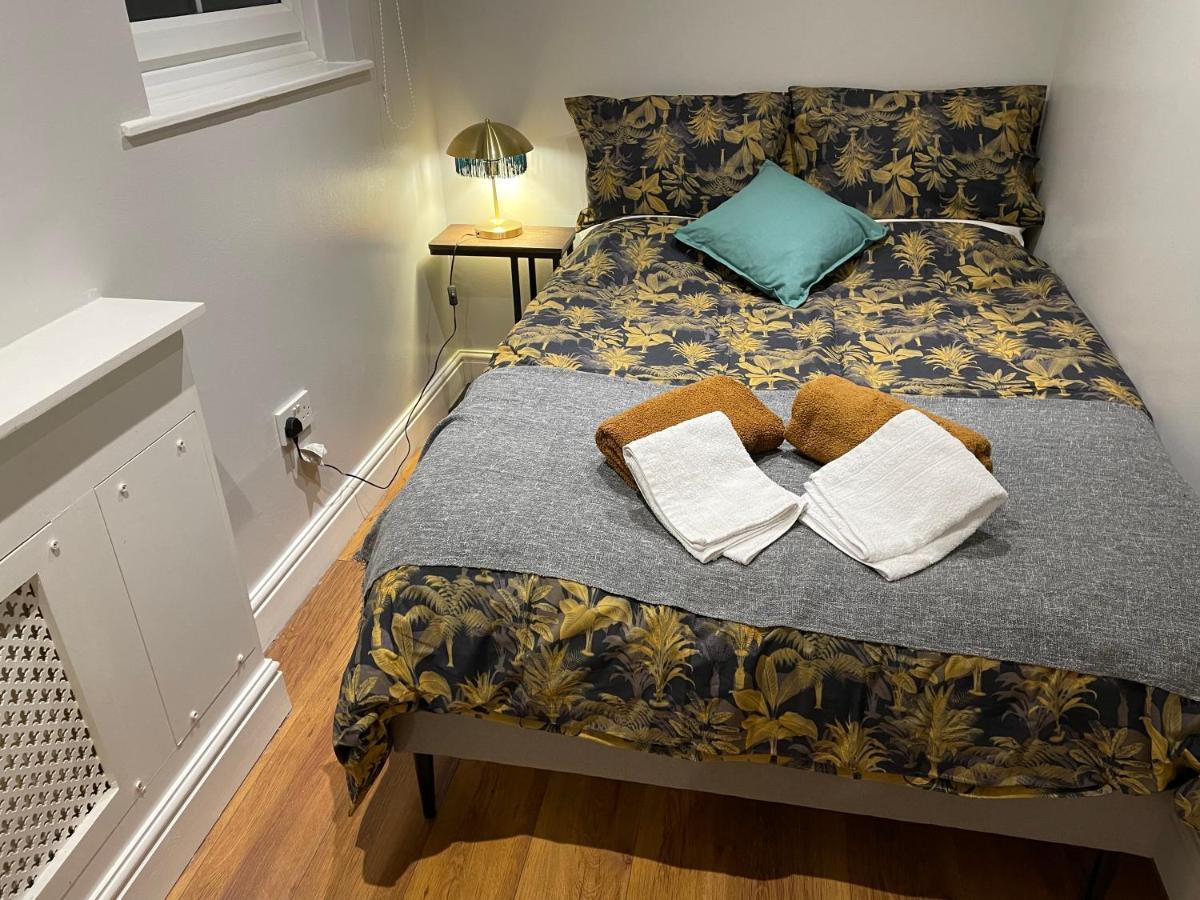 2 Bedroom Apartment Chiswick Park Tube Station Londen Buitenkant foto