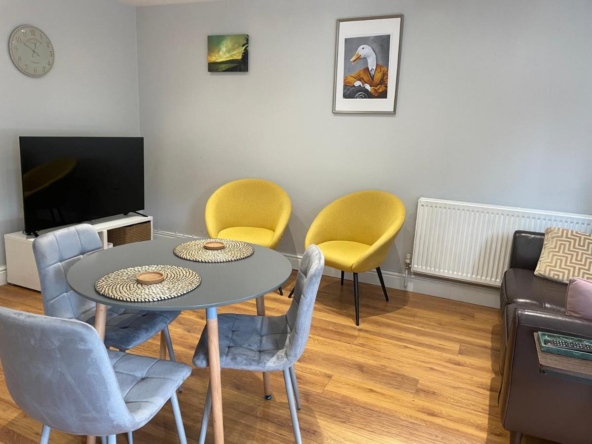 2 Bedroom Apartment Chiswick Park Tube Station Londen Buitenkant foto