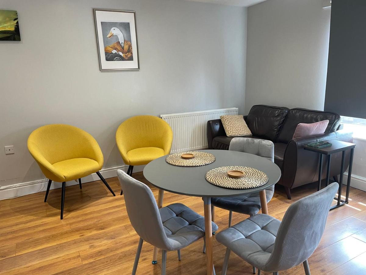 2 Bedroom Apartment Chiswick Park Tube Station Londen Buitenkant foto