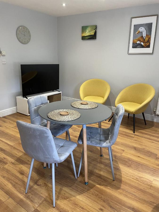 2 Bedroom Apartment Chiswick Park Tube Station Londen Buitenkant foto