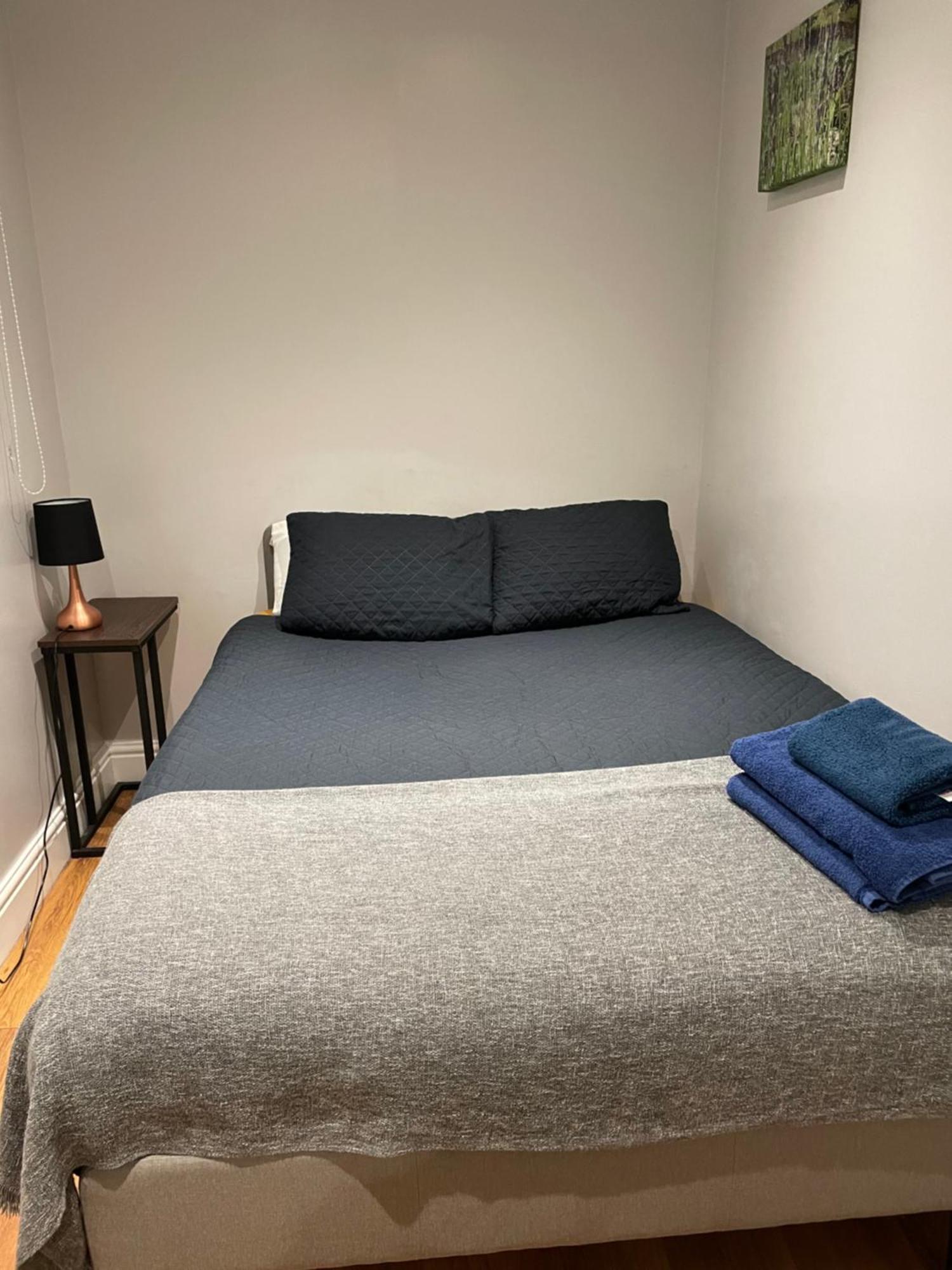 2 Bedroom Apartment Chiswick Park Tube Station Londen Buitenkant foto