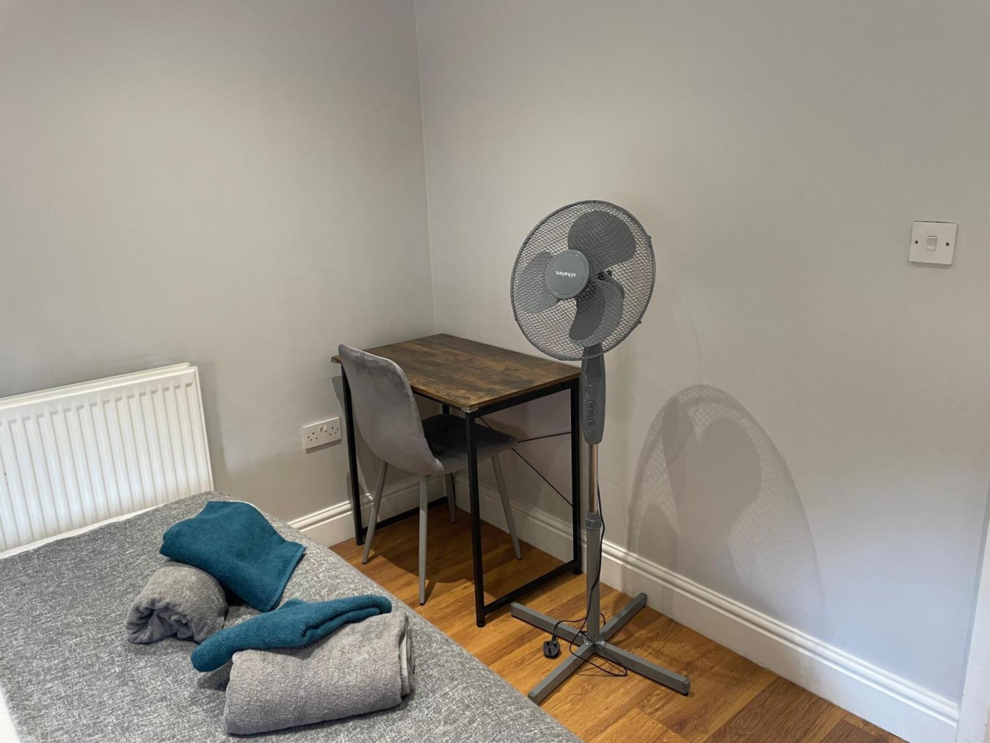 2 Bedroom Apartment Chiswick Park Tube Station Londen Buitenkant foto